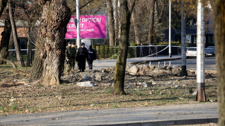 Hırvatistan’da bir okula düzenlenen bıçaklı saldırıda bir öğrenci hayatını kaybetti, 6 kişi de yaralandı.